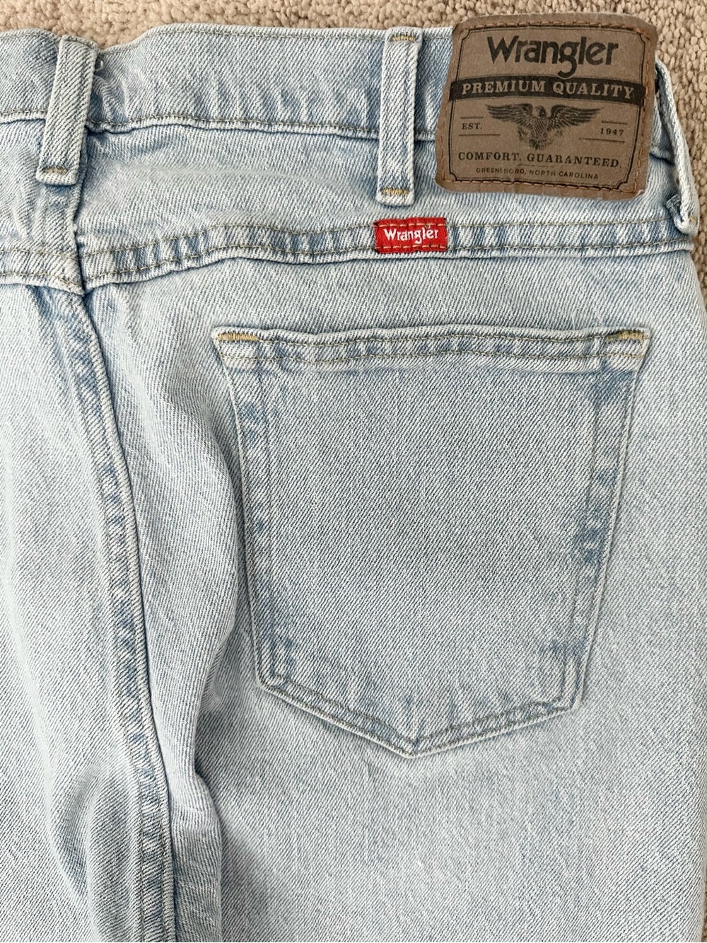 Wrangler Light Wash Relaxed Fit Denim -Hemmed Short Length Blue Jeans 34 x 25